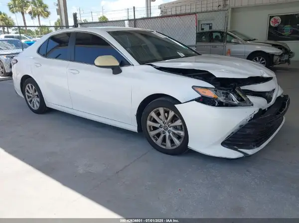 4T1B11HK3JU557007 2018 TOYOTA CAMRY - Image 1