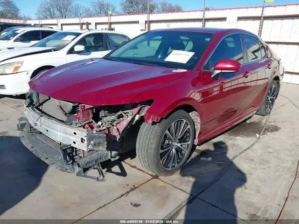 4T1B11HK3JU557749 2018 TOYOTA CAMRY - Image 2
