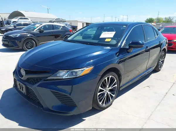 4T1B11HK3JU557993 2018 TOYOTA CAMRY - Image 2