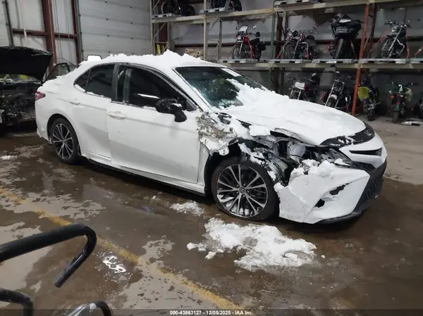 4T1B11HK3JU558030 2018 TOYOTA CAMRY - Image 1