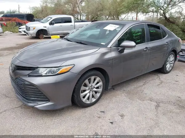 4T1B11HK3JU558772 2018 TOYOTA CAMRY - Image 2
