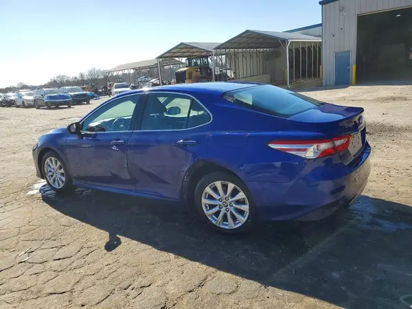 4T1B11HK3JU560750 2018 TOYOTA CAMRY - Image 2