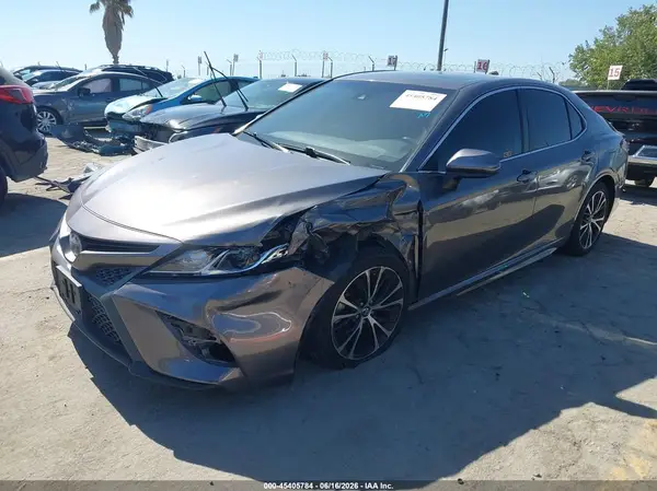 4T1B11HK3JU560991 2018 TOYOTA CAMRY - Image 2