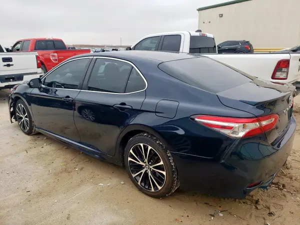 4T1B11HK3JU561591 2018 TOYOTA CAMRY - Image 2