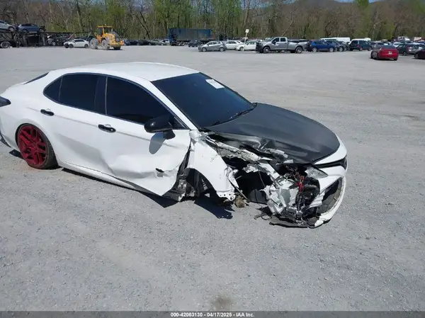 4T1B11HK3JU561686 2018 TOYOTA CAMRY - Image 1