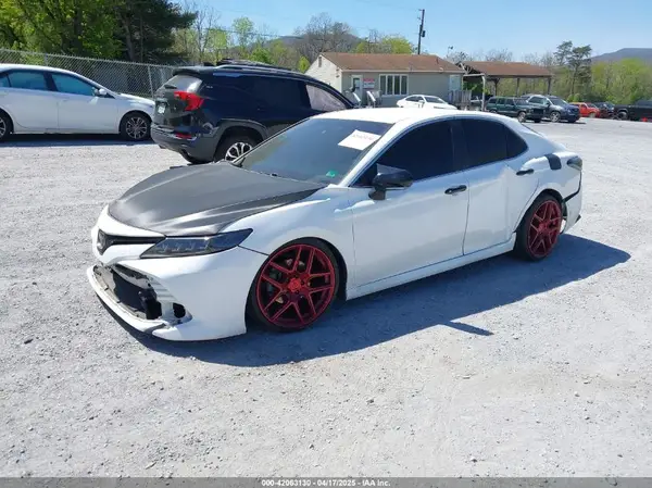 4T1B11HK3JU561686 2018 TOYOTA CAMRY - Image 2