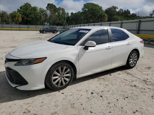 4T1B11HK3JU562417 2018 TOYOTA CAMRY - Image 1