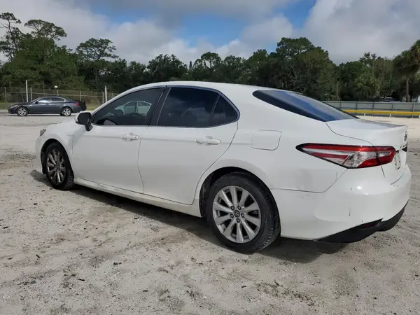 4T1B11HK3JU562417 2018 TOYOTA CAMRY - Image 2