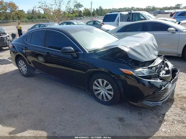 4T1B11HK3JU562529 2018 TOYOTA CAMRY - Image 1
