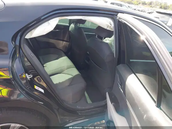 4T1B11HK3JU562529 2018 TOYOTA CAMRY - Image 8