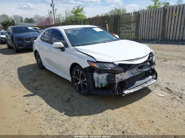 4T1B11HK3JU564460 2018 TOYOTA CAMRY - Image 1
