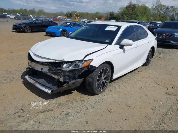 4T1B11HK3JU564460 2018 TOYOTA CAMRY - Image 2
