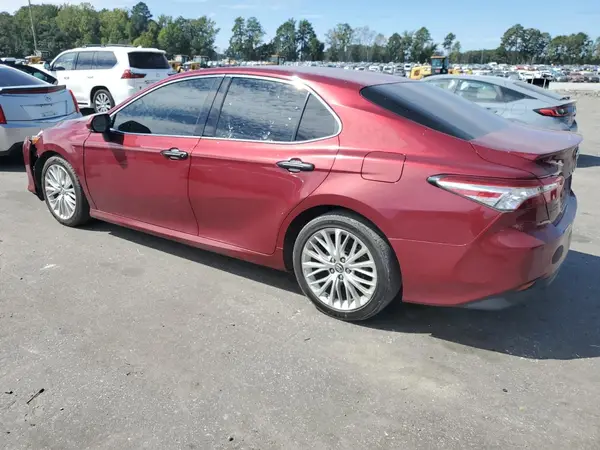 4T1B11HK3JU565469 2018 TOYOTA CAMRY - Image 2