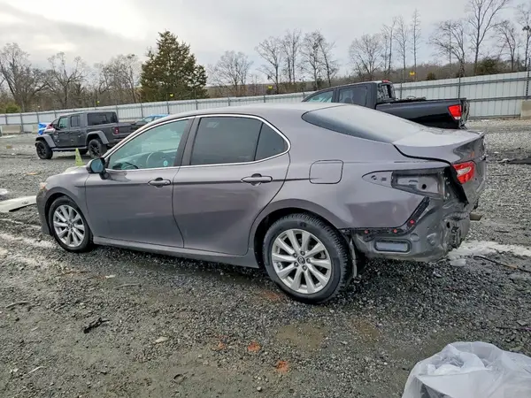 4T1B11HK3JU566144 2018 TOYOTA CAMRY - Image 2