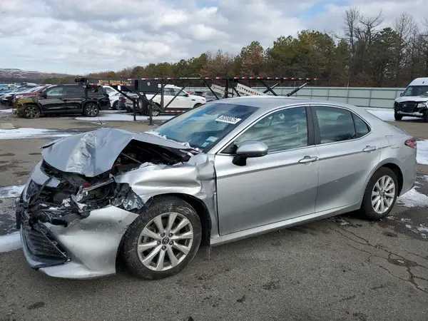 4T1B11HK3JU566581 2018 TOYOTA CAMRY - Image 1