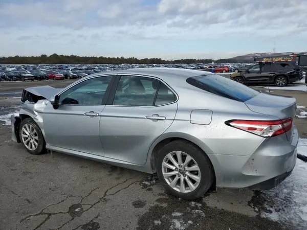 4T1B11HK3JU566581 2018 TOYOTA CAMRY - Image 2
