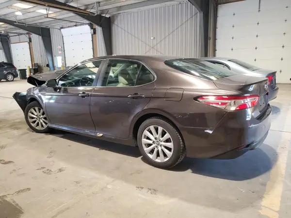 4T1B11HK3JU566693 2018 TOYOTA CAMRY - Image 2