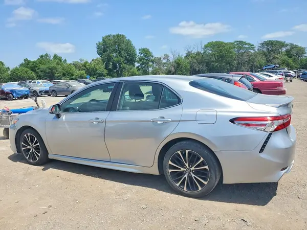 4T1B11HK3JU567357 2018 TOYOTA CAMRY - Image 2