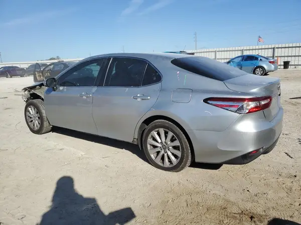 4T1B11HK3JU567536 2018 TOYOTA CAMRY - Image 2