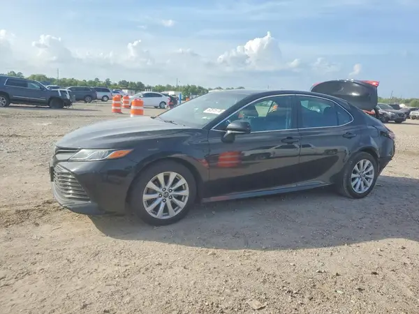 4T1B11HK3JU568119 2018 TOYOTA CAMRY - Image 1