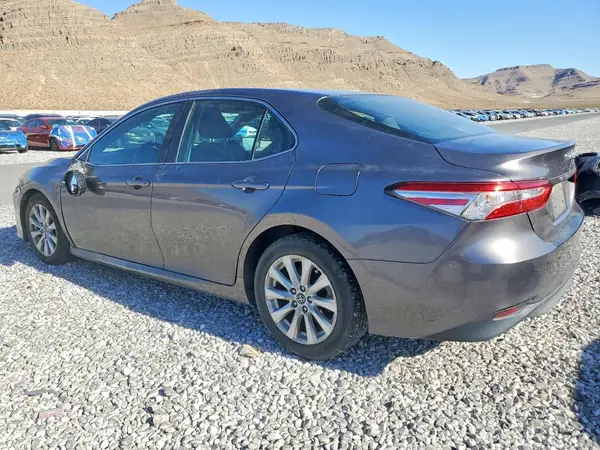 4T1B11HK3JU568122 2018 TOYOTA CAMRY - Image 2