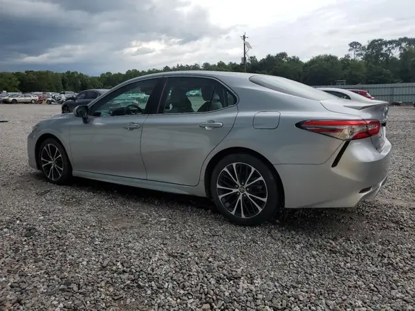 4T1B11HK3JU568508 2018 TOYOTA CAMRY - Image 2