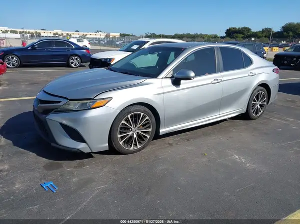 4T1B11HK3JU568783 2018 TOYOTA CAMRY - Image 2