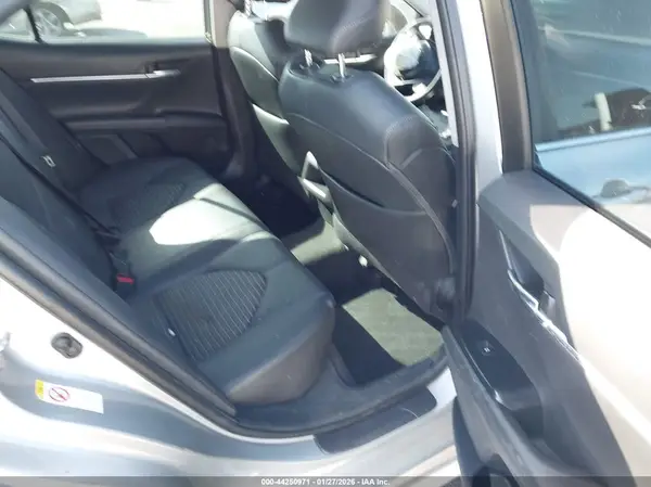 4T1B11HK3JU568783 2018 TOYOTA CAMRY - Image 8