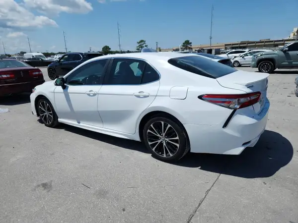 4T1B11HK3JU569416 2018 TOYOTA CAMRY - Image 2