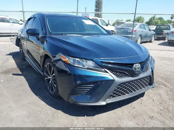 4T1B11HK3JU570694 2018 TOYOTA CAMRY - Image 1