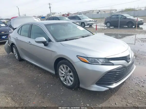 4T1B11HK3JU571201 2018 TOYOTA CAMRY - Image 1