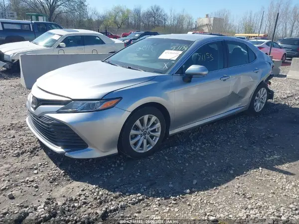 4T1B11HK3JU571201 2018 TOYOTA CAMRY - Image 2