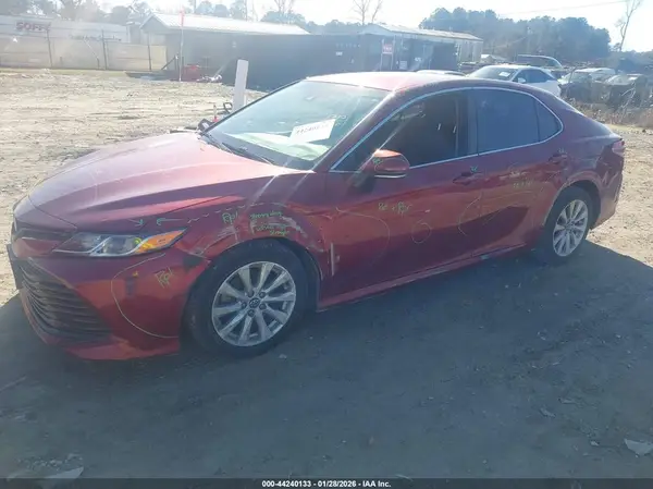 4T1B11HK3JU571232 2018 TOYOTA CAMRY - Image 2