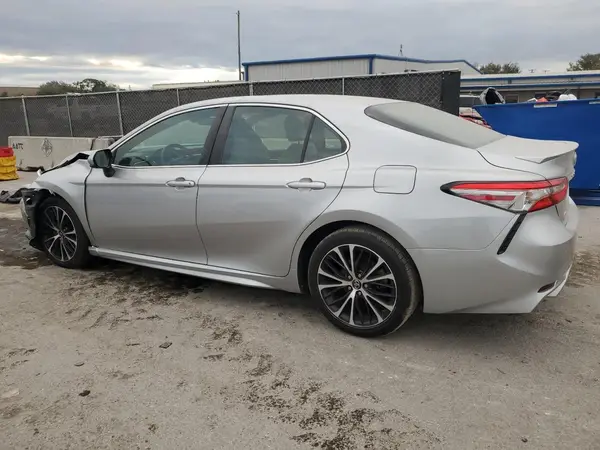 4T1B11HK3JU571540 2018 TOYOTA CAMRY - Image 2