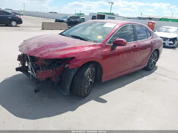 4T1B11HK3JU571571 2018 TOYOTA CAMRY - Image 2