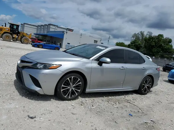 4T1B11HK3JU572252 2018 TOYOTA CAMRY - Image 1