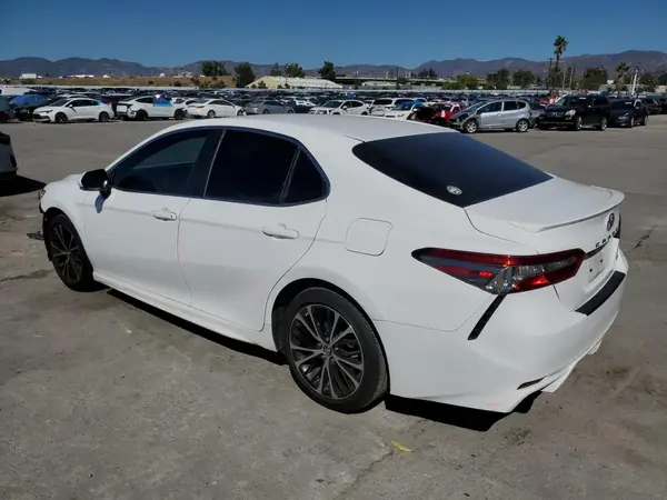 4T1B11HK3JU572509 2018 TOYOTA CAMRY - Image 2