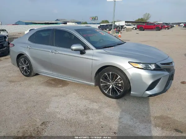 4T1B11HK3JU573269 2018 TOYOTA CAMRY - Image 1