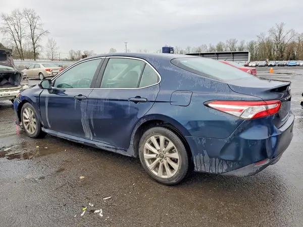 4T1B11HK3JU573403 2018 TOYOTA CAMRY - Image 2