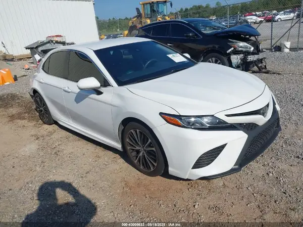 4T1B11HK3JU574969 2018 TOYOTA CAMRY - Image 1