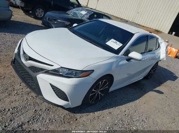 4T1B11HK3JU574969 2018 TOYOTA CAMRY - Image 2