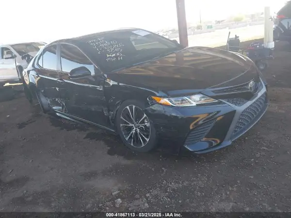 4T1B11HK3JU576270 2018 TOYOTA CAMRY - Image 1