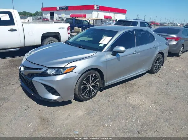 4T1B11HK3JU576494 2018 TOYOTA CAMRY - Image 2