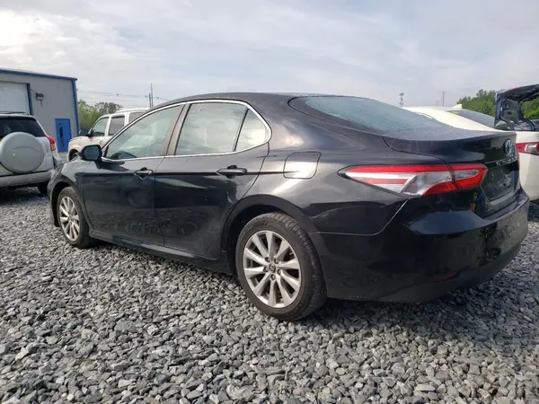 4T1B11HK3JU576527 2018 TOYOTA CAMRY - Image 2