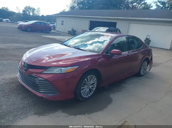 4T1B11HK3JU576799 2018 TOYOTA CAMRY - Image 2