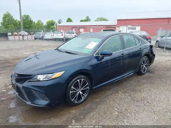 4T1B11HK3JU577130 2018 TOYOTA CAMRY - Image 2