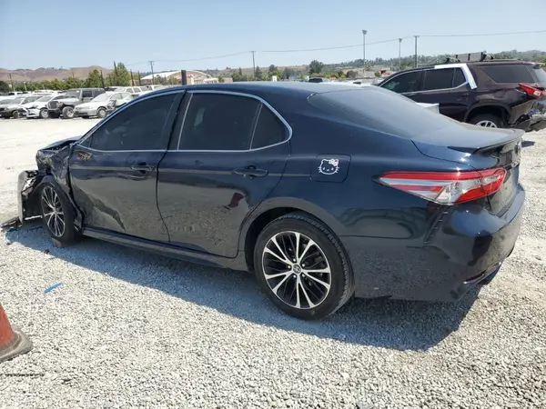 4T1B11HK3JU579198 2018 TOYOTA CAMRY - Image 2