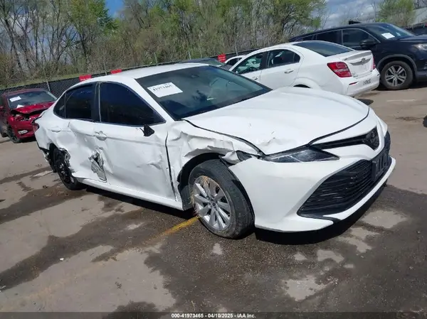 4T1B11HK3JU580352 2018 TOYOTA CAMRY - Image 1