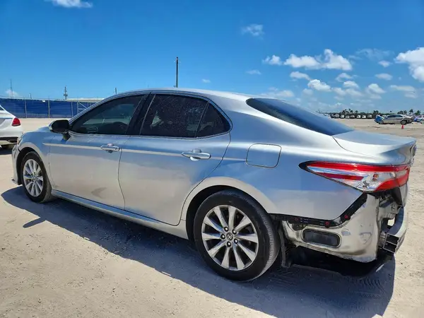 4T1B11HK3JU580688 2018 TOYOTA CAMRY - Image 2
