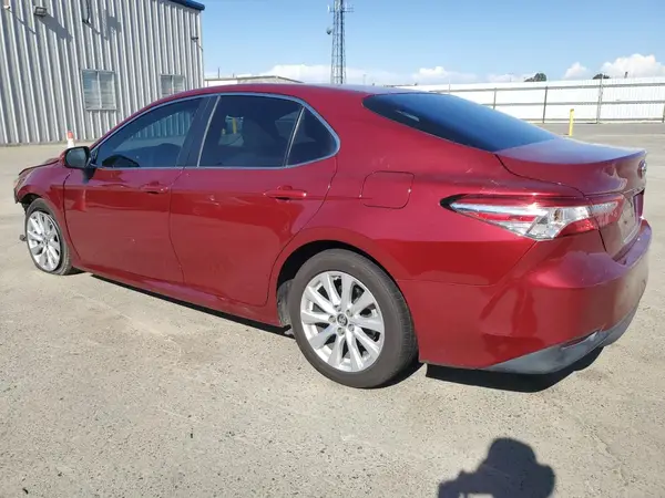 4T1B11HK3JU580741 2018 TOYOTA CAMRY - Image 2